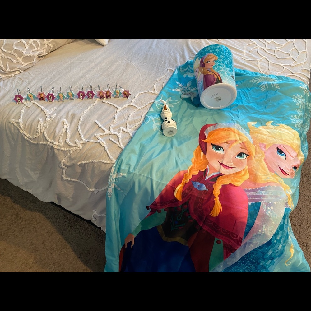 Disney's Elsa Frozen Bathroom Ensemble